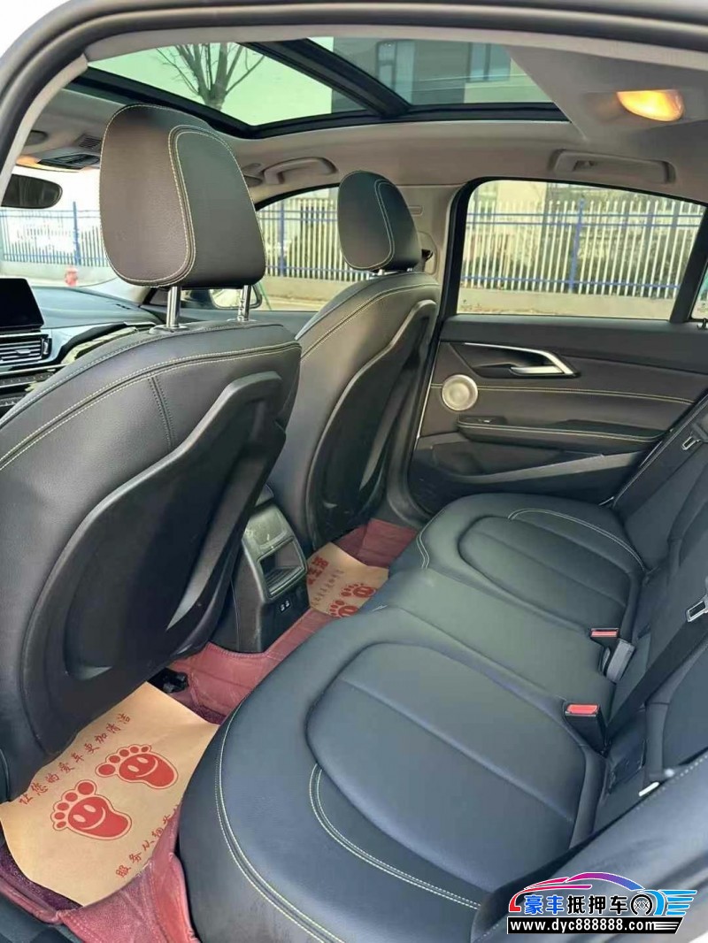 24年宝马1系轿车抵押车出售