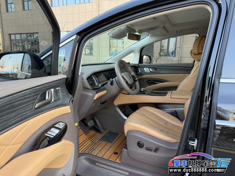 24年腾势D9MPV抵押车出售