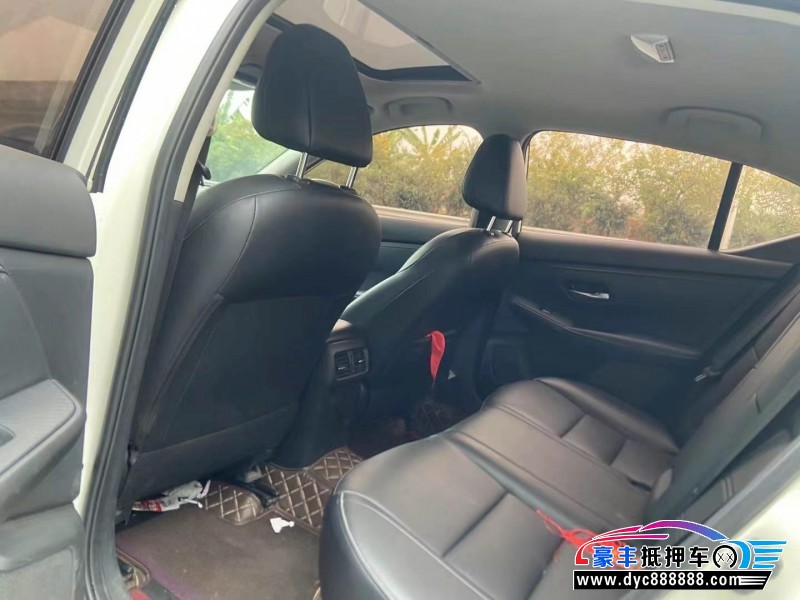 20年日产轩逸轿车抵押车出售