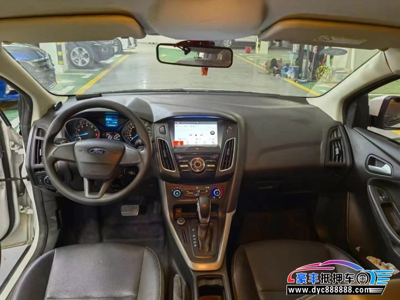 17年福特福克斯轿车抵押车出售