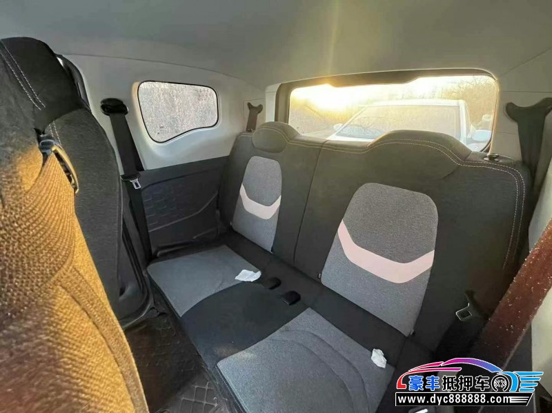 24年奇瑞冰淇淋轿车抵押车出售