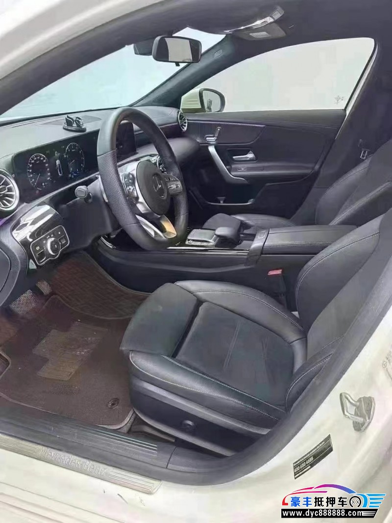 22年奔驰A轿车抵押车出售