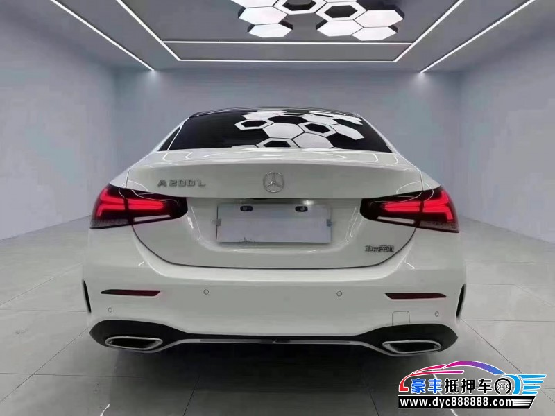 22年奔驰A轿车抵押车出售