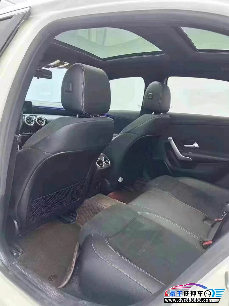 22年奔驰A轿车抵押车出售