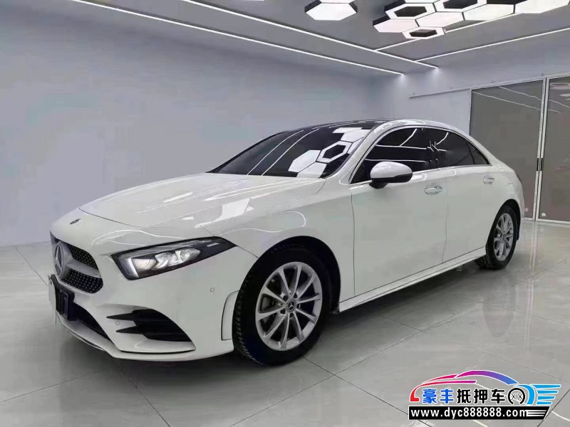 22年奔驰A轿车抵押车出售