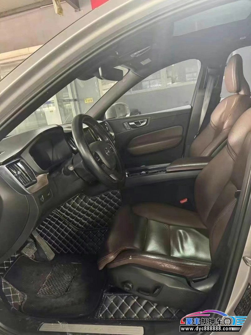21年沃尔沃XC60轿车抵押车出售