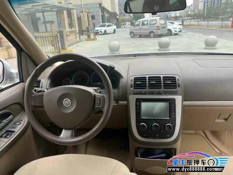 13年别克GL8轿车抵押车出售