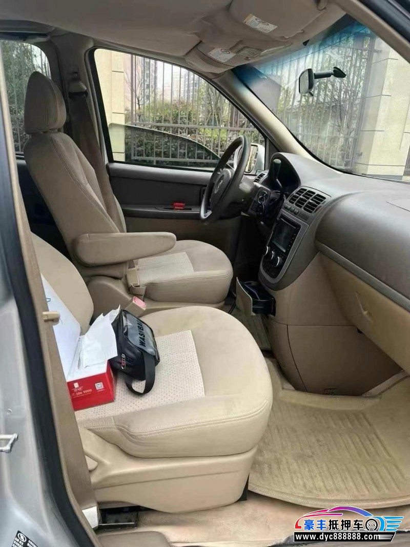 13年别克GL8轿车抵押车出售