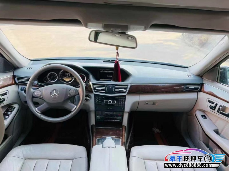 12年奔驰E轿车抵押车出售