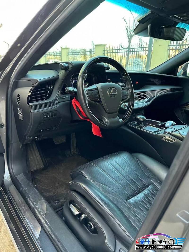 18年雷克萨斯LS轿车抵押车出售