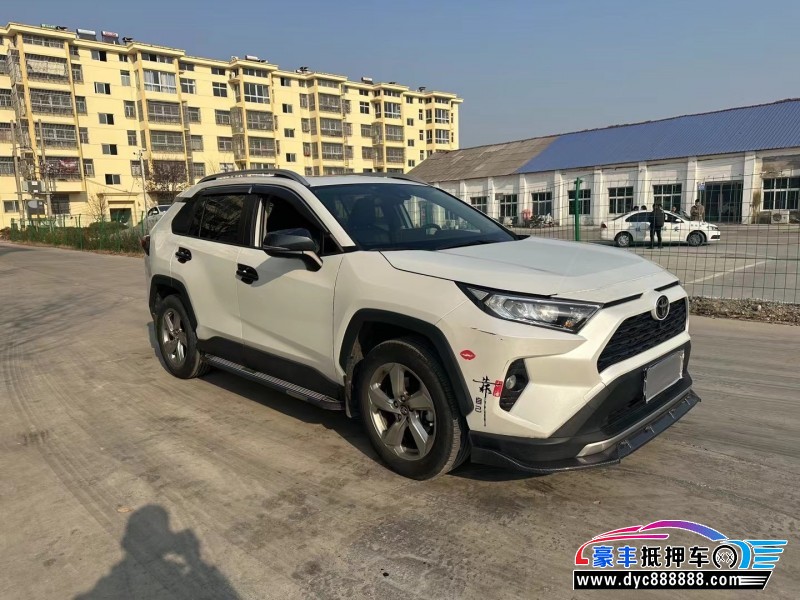 22年丰田RAV4轿车抵押车出售