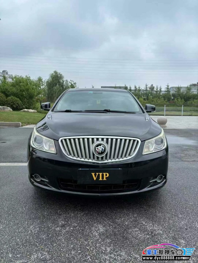 13年别克君越轿车抵押车出售