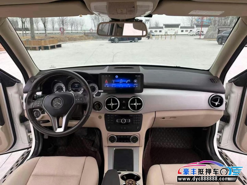 13年奔驰GLK轿车抵押车出售