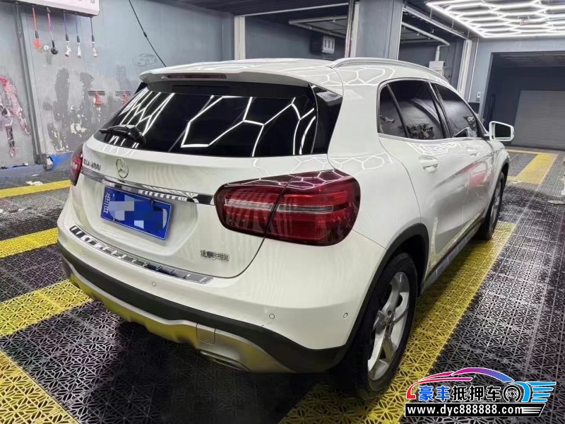 17年奔驰GLA轿车抵押车出售