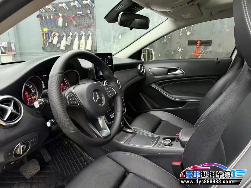 17年奔驰GLA轿车抵押车出售