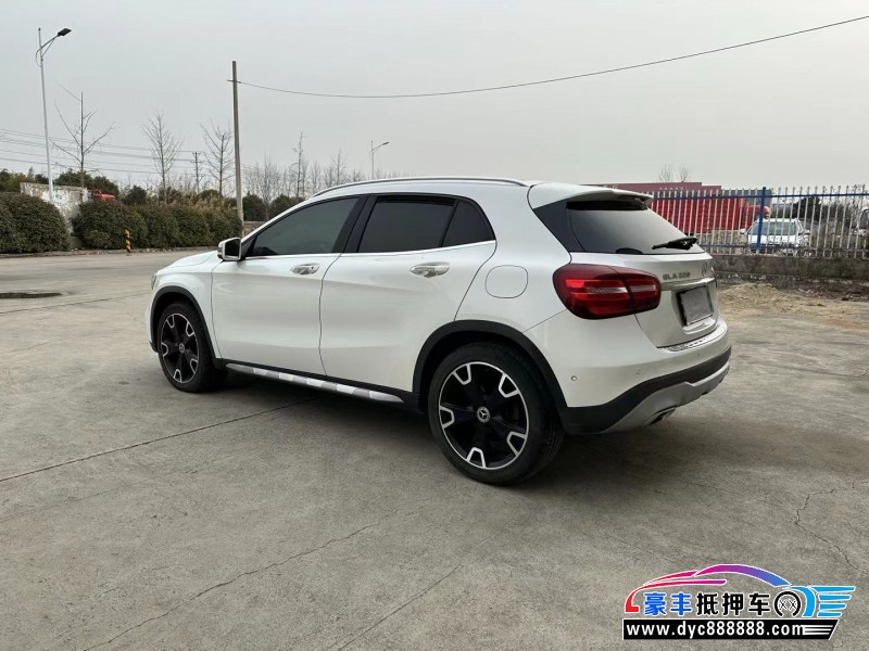 18年奔驰GLA轿车抵押车出售