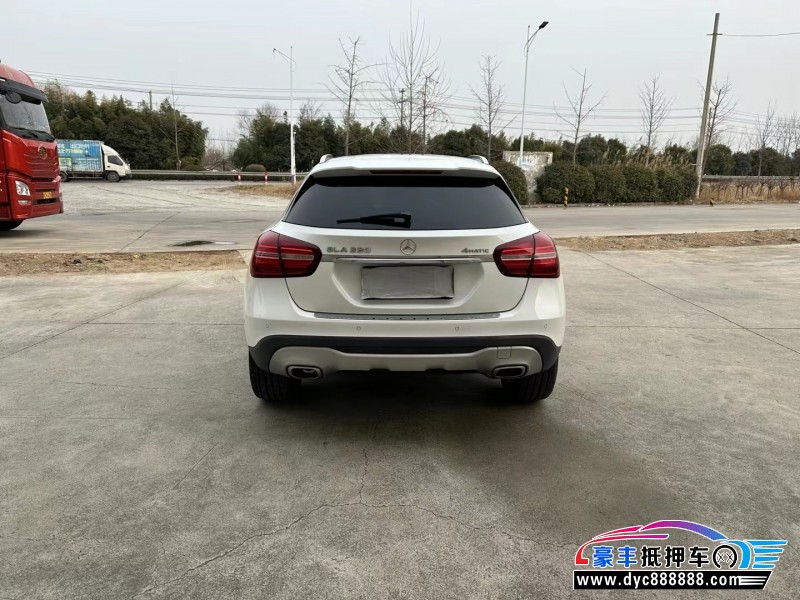 18年奔驰GLA轿车抵押车出售