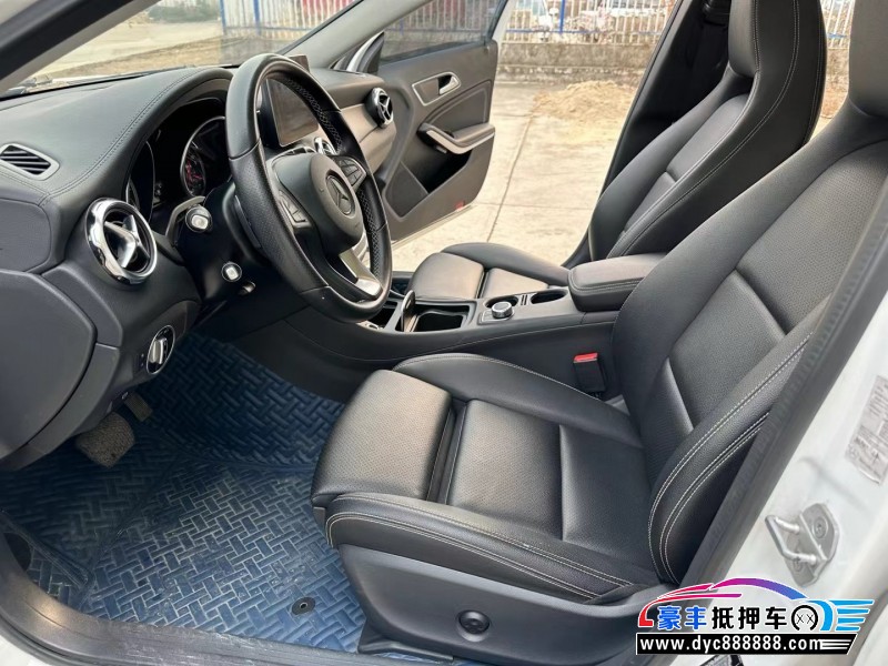 18年奔驰GLA轿车抵押车出售