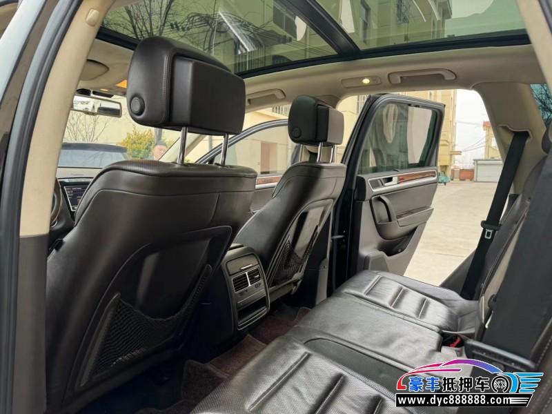 13年大众途锐轿车抵押车出售