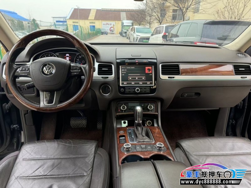 13年大众途锐轿车抵押车出售