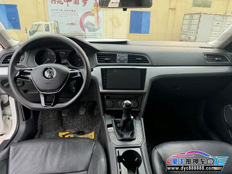 16年大众凌渡轿车抵押车出售