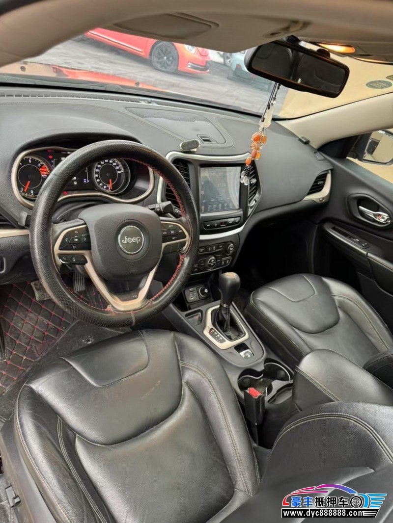 17年Jeep自由光SUV抵押车出售