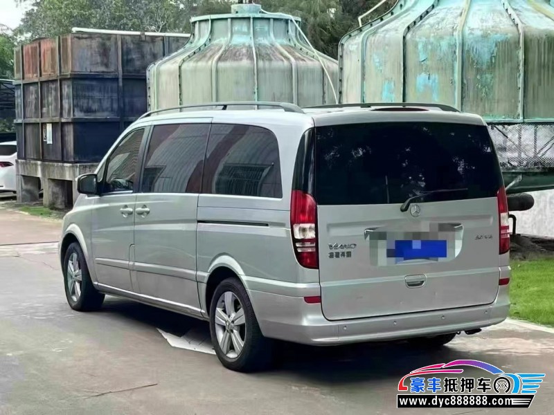 13年奔驰唯雅诺轿车抵押车出售