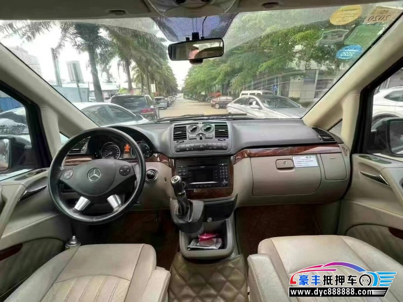 13年奔驰唯雅诺轿车抵押车出售