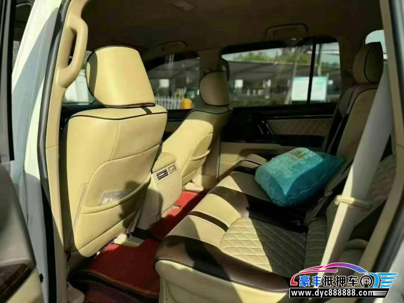 15年丰田兰德酷路泽（陆巡）轿车抵押车出售