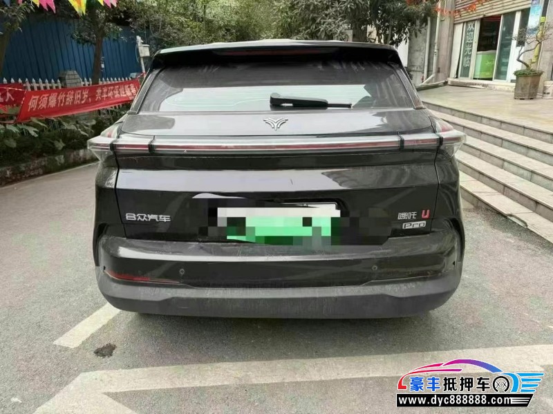 22年哪吒U轿车抵押车出售