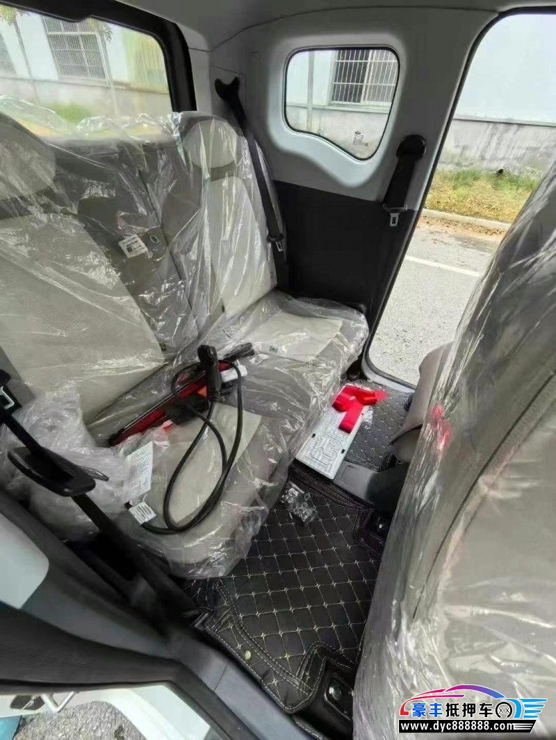 24年奇瑞冰淇淋轿车抵押车出售