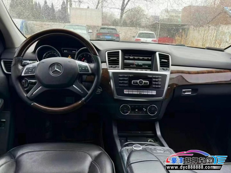 13年奔驰ML轿车抵押车出售