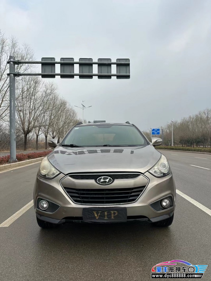 13年现代ix35轿车抵押车出售