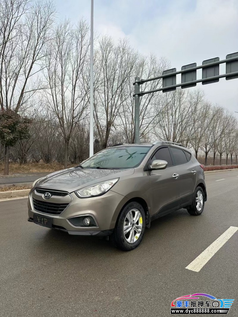 13年现代ix35轿车抵押车出售