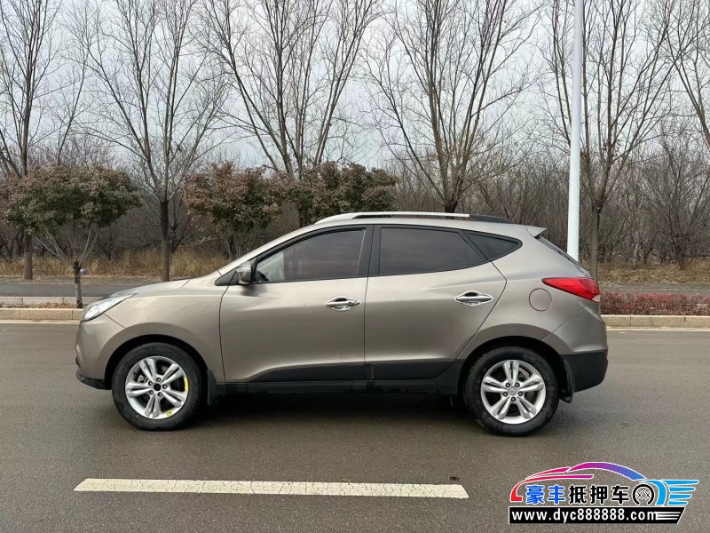 13年现代ix35轿车抵押车出售