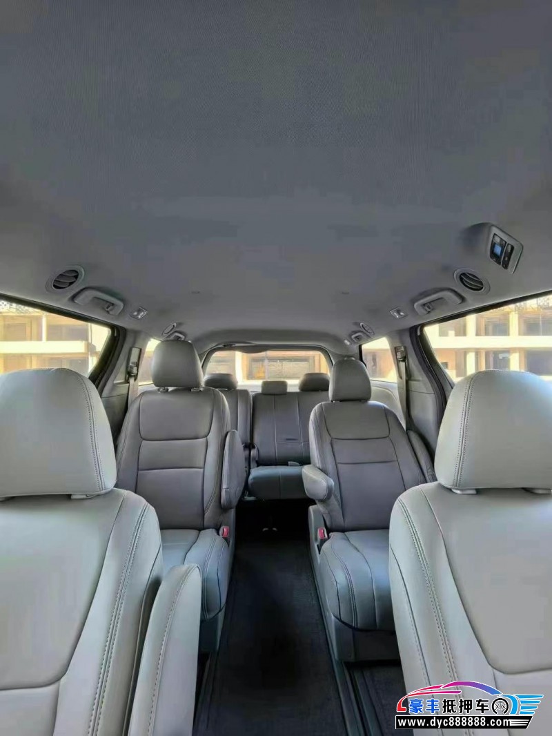 17年丰田塞纳轿车抵押车出售