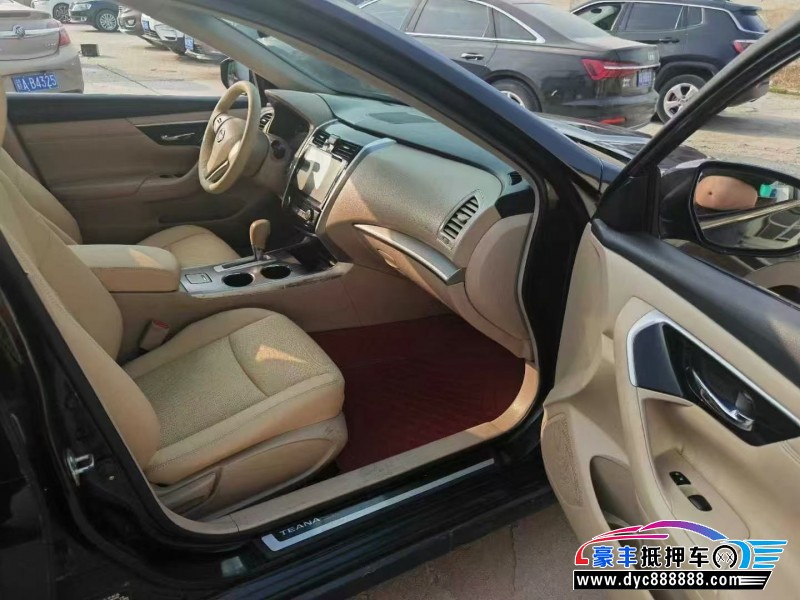 17年日产天籁轿车抵押车出售