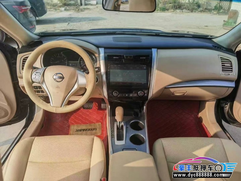 17年日产天籁轿车抵押车出售