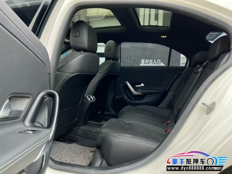 20年奔驰A轿车抵押车出售