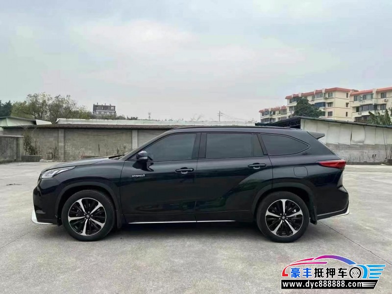 23年丰田皇冠轿车抵押车出售