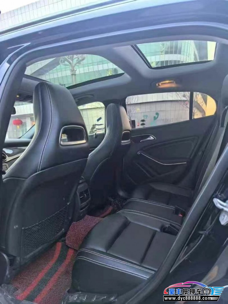 16年奔驰GLA轿车抵押车出售