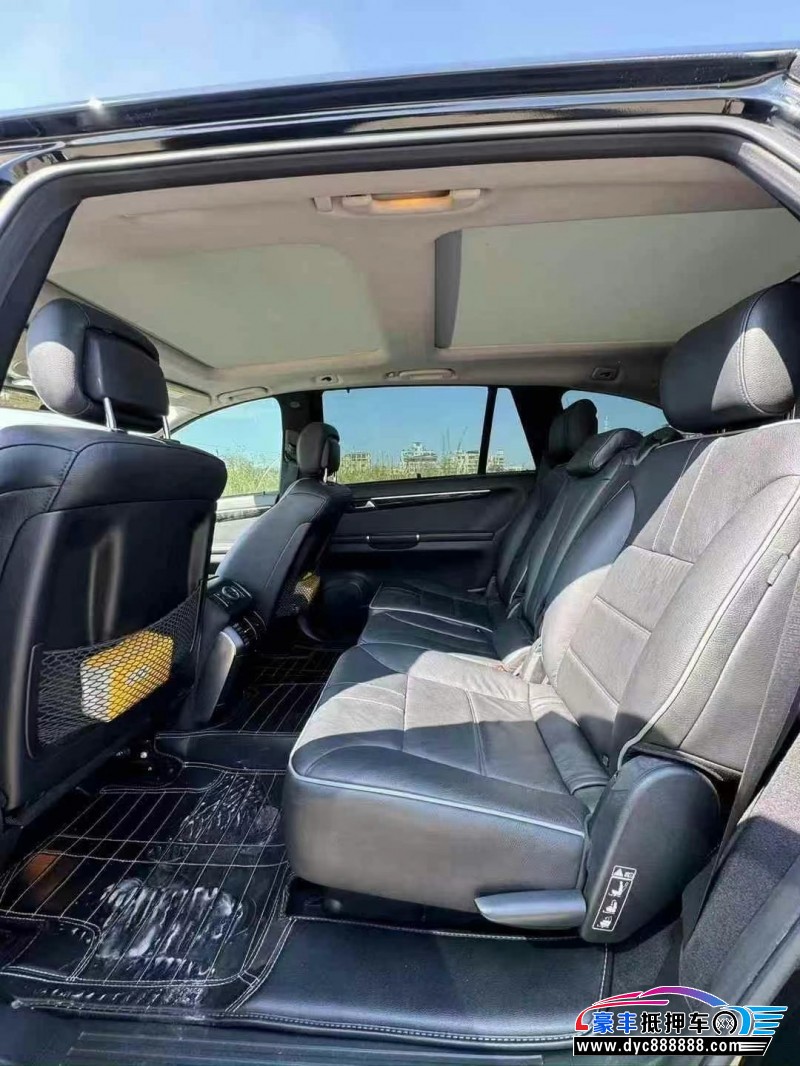 18年奔驰R轿车抵押车出售