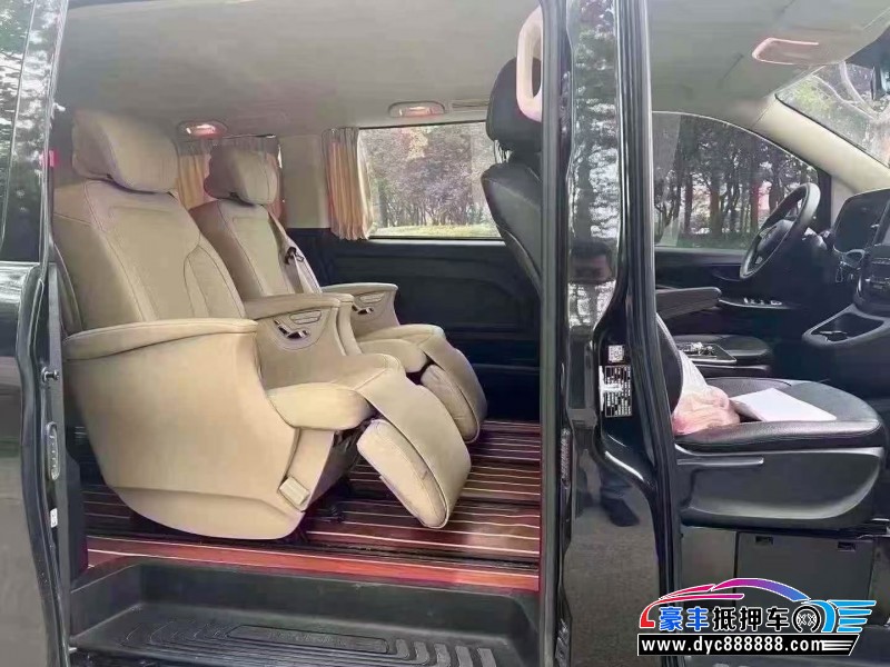 18年奔驰威霆轿车抵押车出售