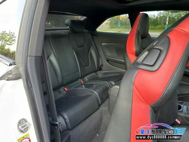 15年奥迪RS5轿车抵押车出售