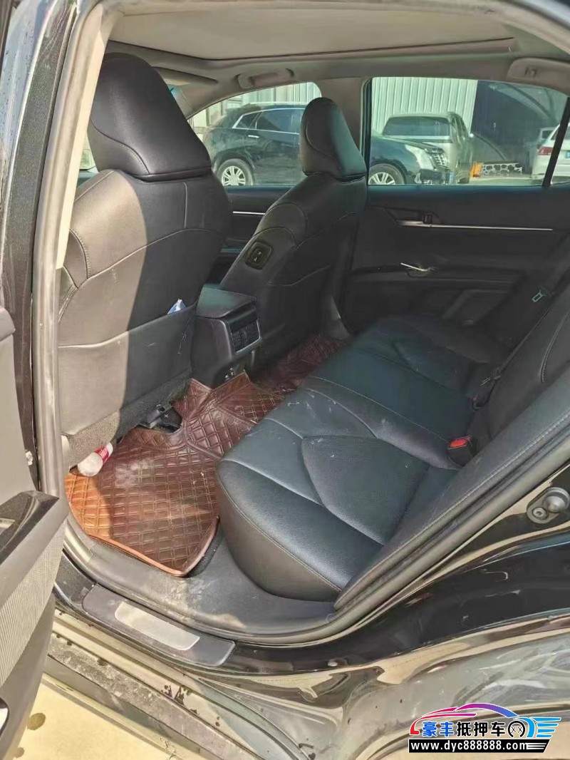 22年丰田凯美瑞轿车抵押车出售