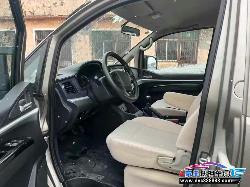 25年东风风行菱智轿车抵押车出售