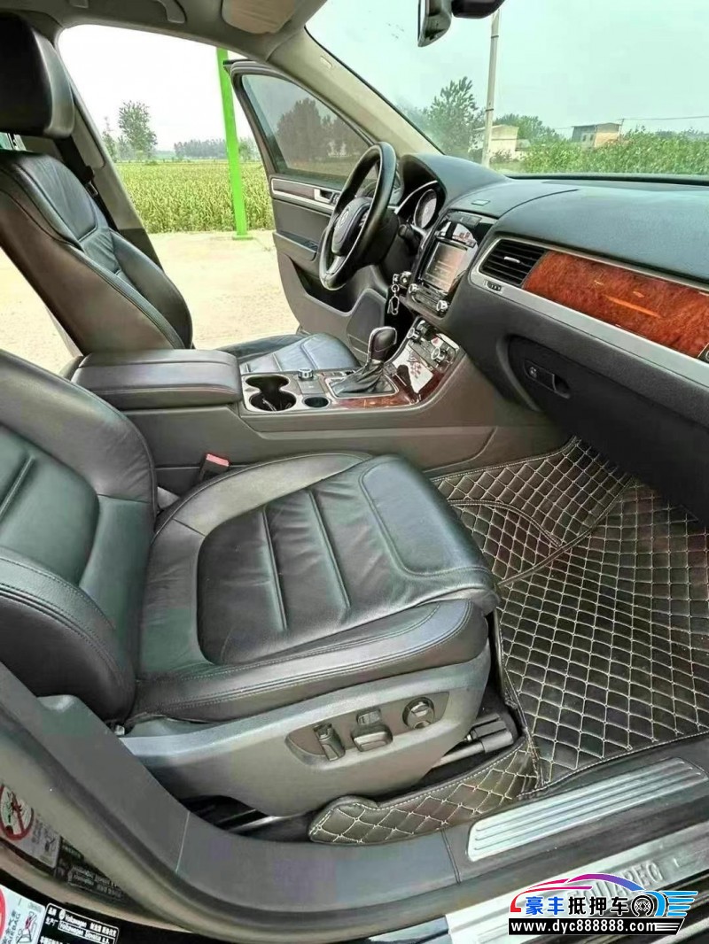 14年大众途锐轿车抵押车出售