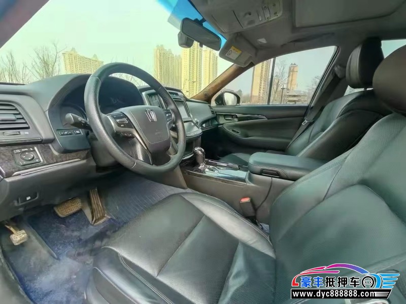 19年丰田皇冠轿车抵押车出售