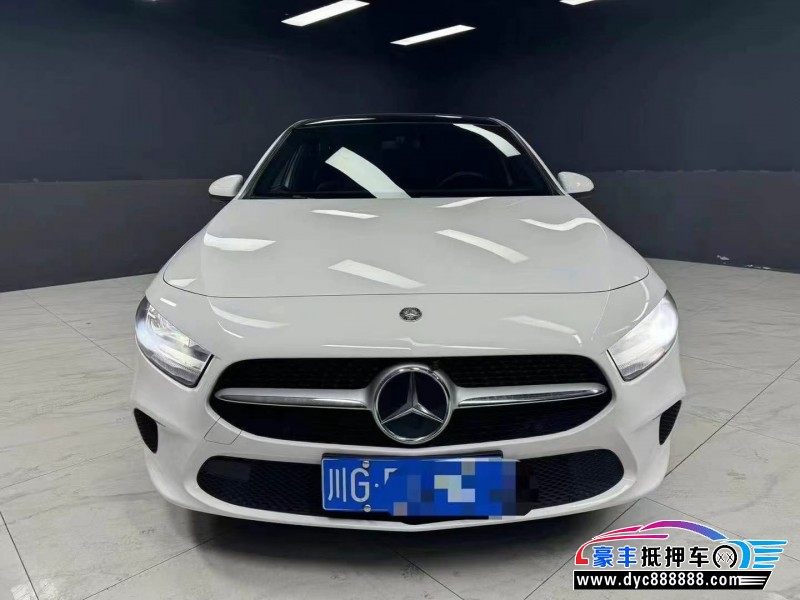 21年奔驰A轿车抵押车出售