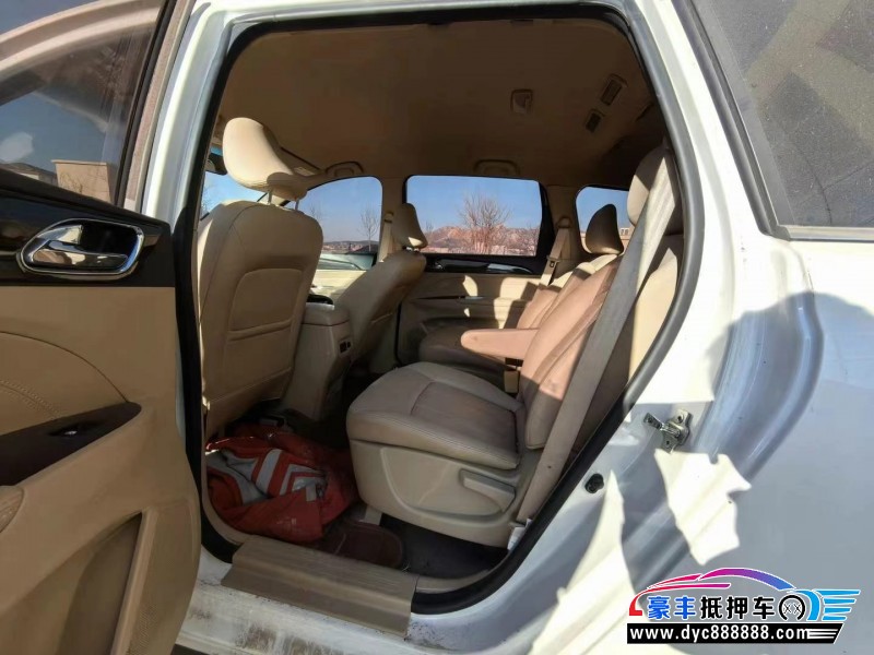 17年宝骏730轿车抵押车出售